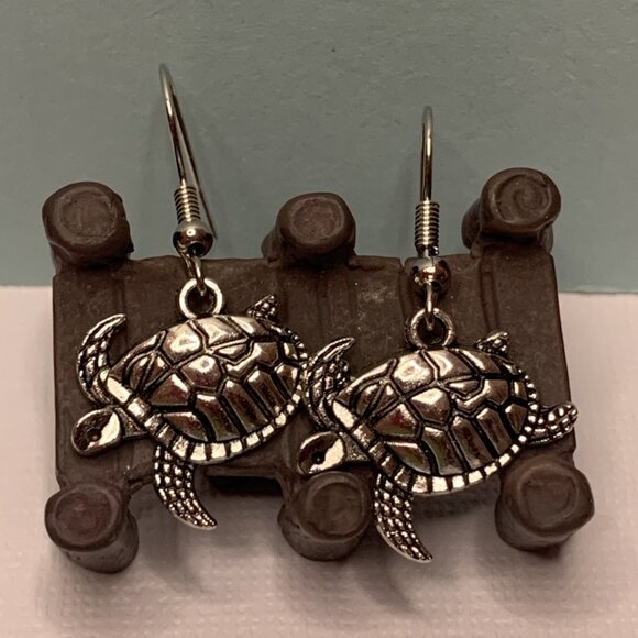 Turtle Earring, Turtle Jewelry, Silly Animal Earring, Gift Idea, Beach Jewelry - Picture 5 of 7